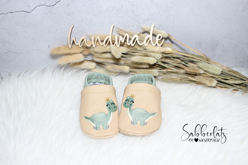 Dino mit Krone-Puschen