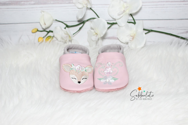 Boho-Reh-Puschen mit Blume *Pastell*