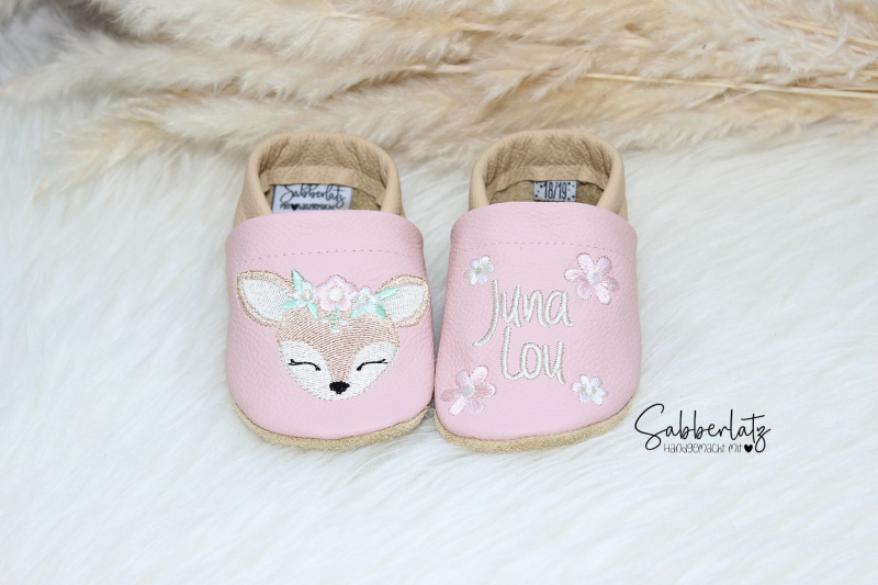 Boho-Reh-Puschen mit Blume *Pastell*