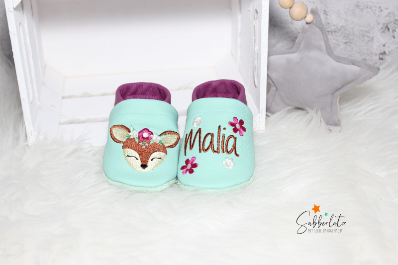 Boho-Reh-Puschen mit Blume