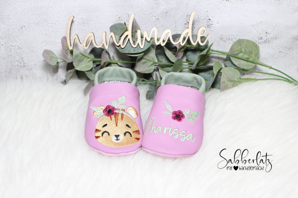 Tiger-Puschen mit Blume