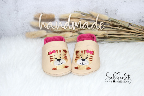 Tiger-Puschen mit Schleife