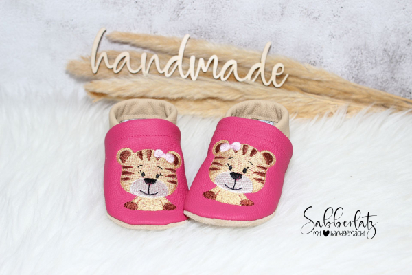 Tiger-Puschen mit Schleife