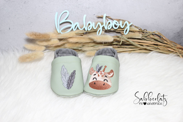 Giraffen-Puschen mit Federn