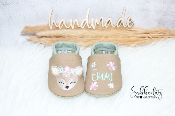 Boho-Reh-Puschen mit Blume *Pastell*