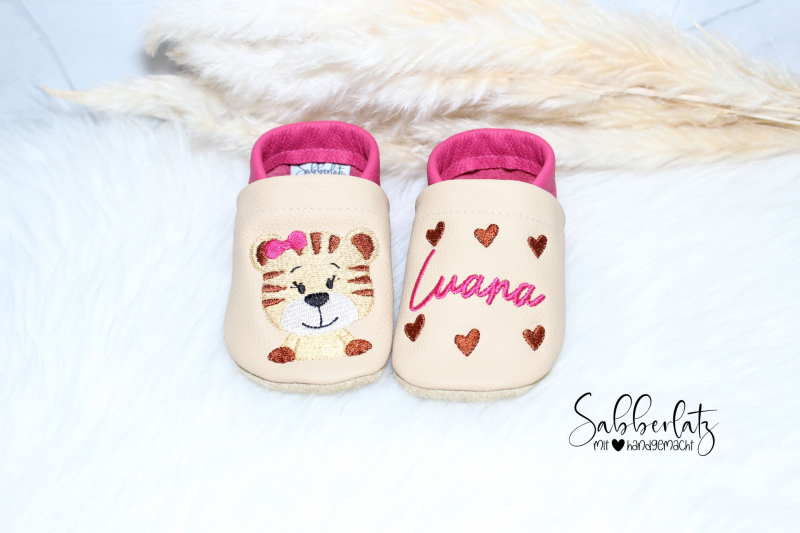 Tiger-Puschen mit Schleife